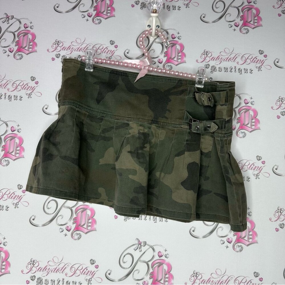 F21 skirt mini ruffle Camouflage Mini Skirt with Buckle Detail y2k camo micro - Picture 3 of 5